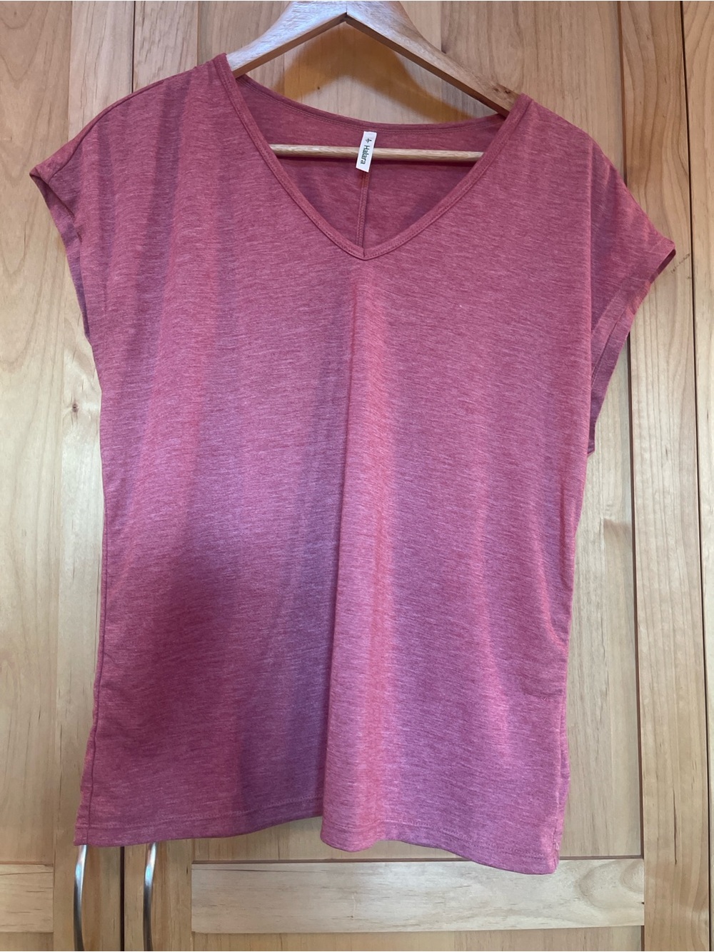 HALARA V-Neck Short Sleeve Tee in Heather Rose